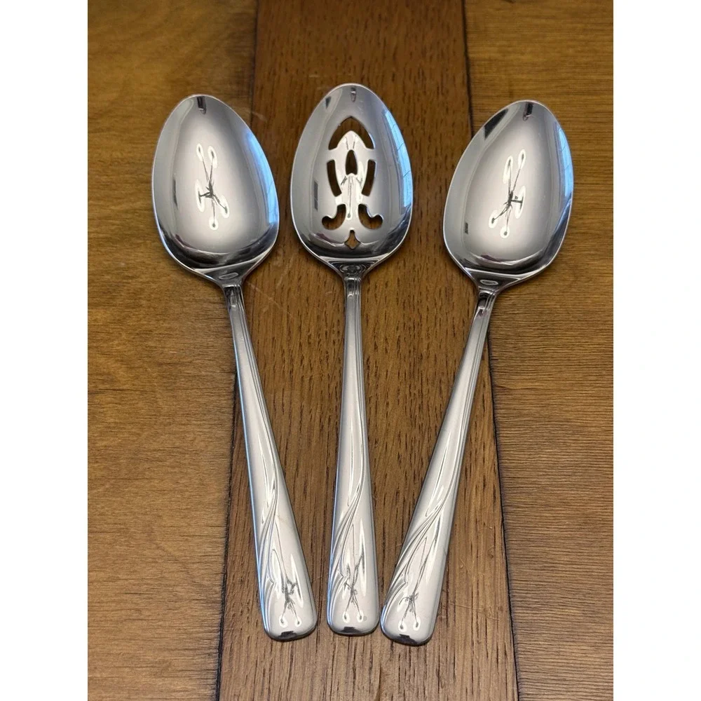 Oneida Oceanic Stainless Pierced Slotted Serving Spoon Flatware 8.25